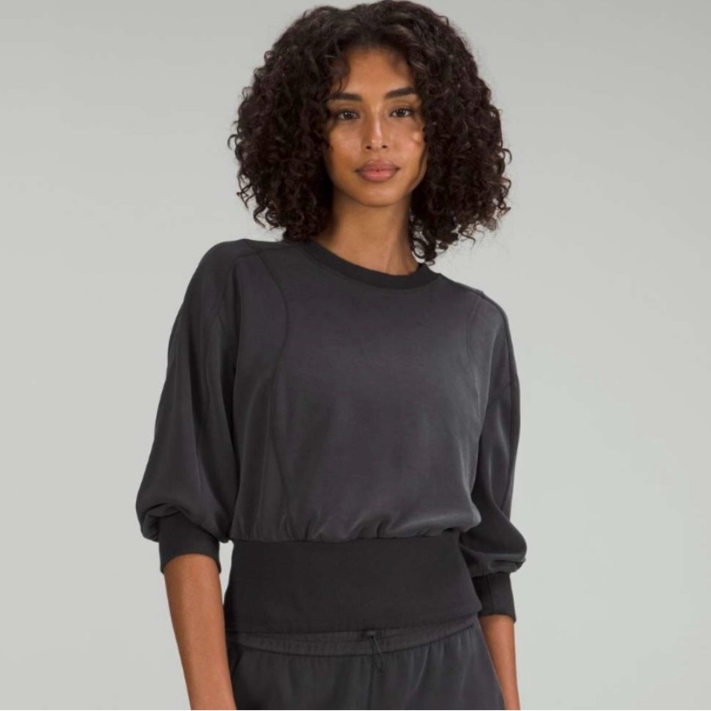 NWOT Lululemon Softstreme Ribbed Hem Pullover Top Sweater
Insanely 🧈 buttah:)